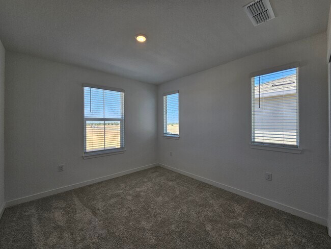 Building Photo - 3569 Vestland Wy