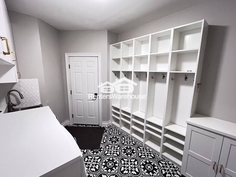 Building Photo - 10171 Bridgewater Ct