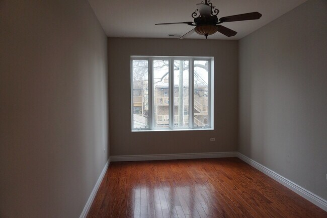 Building Photo - 2409 W Catalpa Ave