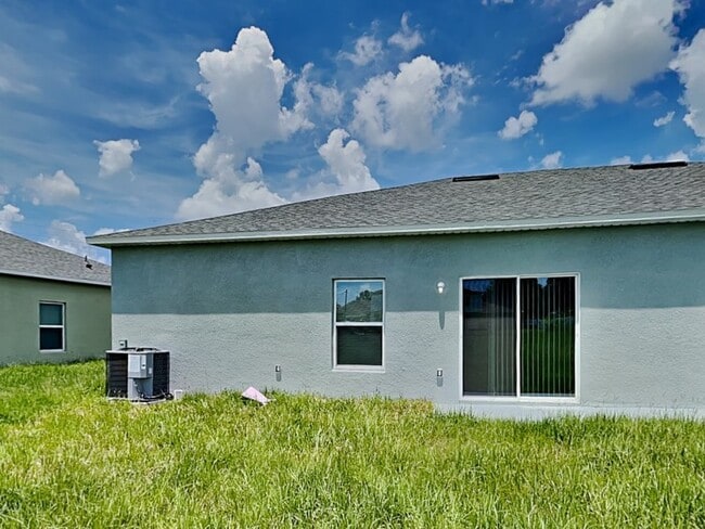 Building Photo - 1004 Dampierre Ct