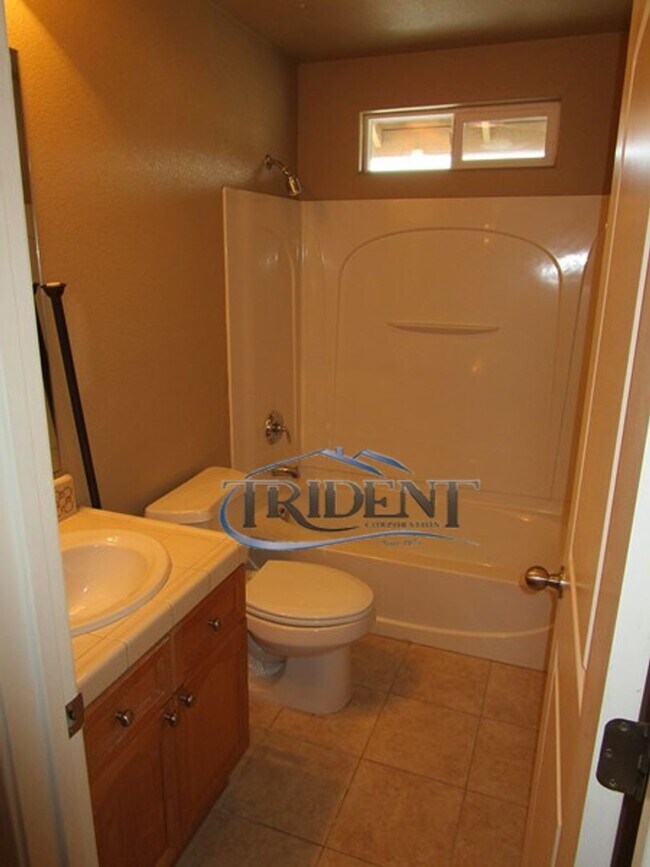 Building Photo - 406 Hetherington Cir