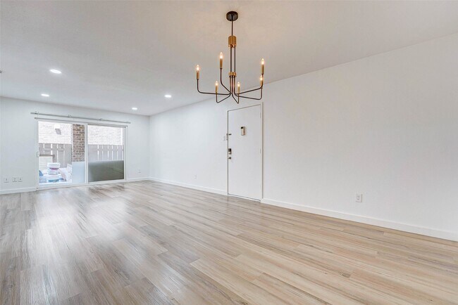 Building Photo - 7555 Katy Fwy