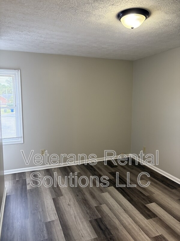 Building Photo - 410 Kirkcaldy Ct