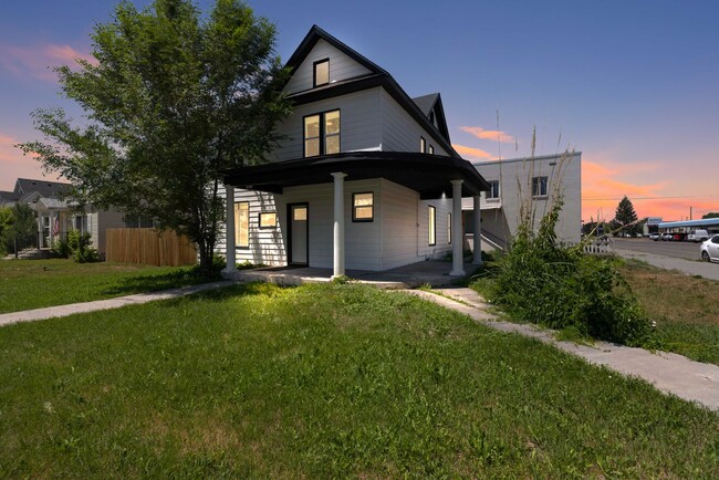 Primary Photo - 5 Bed 2 Bath MODERN HERITAGE HOME