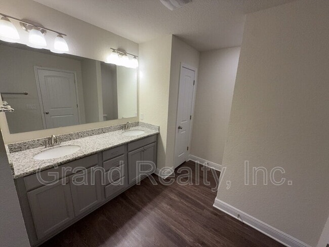 Building Photo - 4397 Village Oak Ln