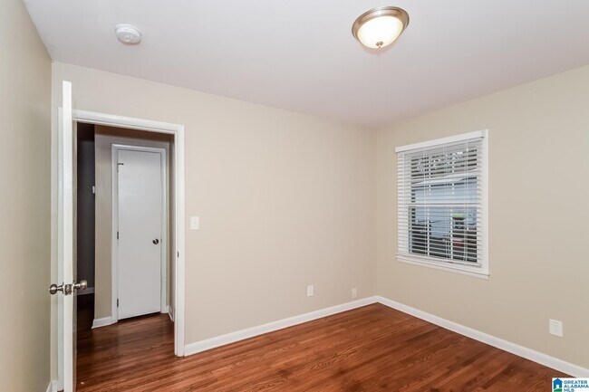 Building Photo - 113 16th Ct Cir NE