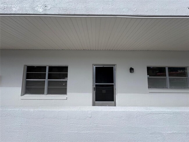 Building Photo - 100 El Camino Dr