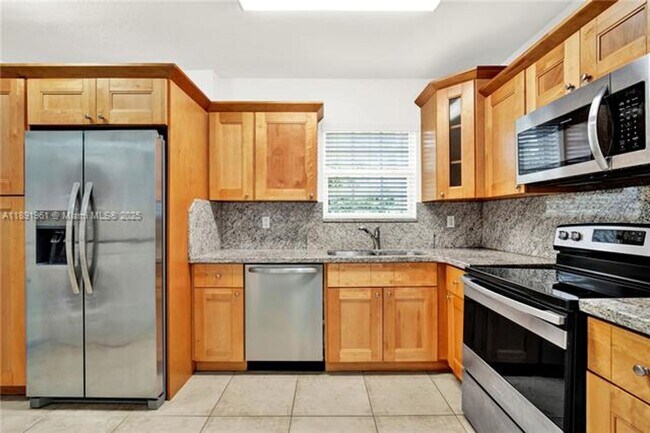 Building Photo - 331 Santander Ave