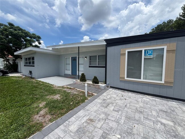 Building Photo - 6035 Sage Dr