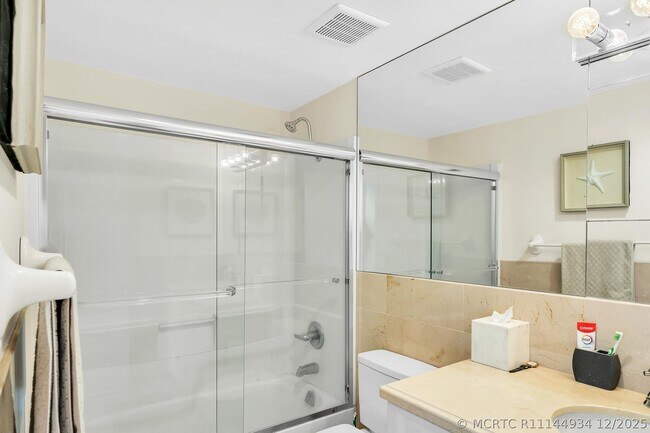 Building Photo - 250 Bradley Pl