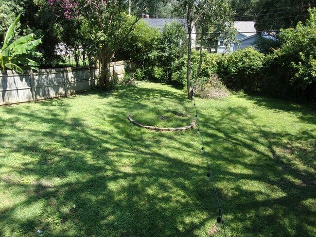 Building Photo - 4 Bedroom 2 Bath Home Blocks to Downtown Rock Hill