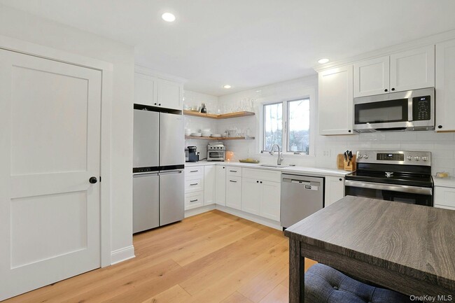 Building Photo - 32 School St