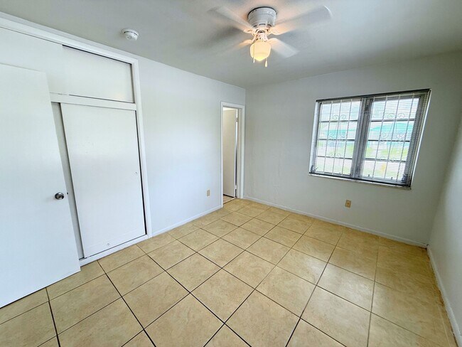 Building Photo - 15410 NW 32 Ct
