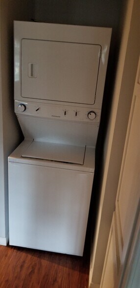 Building Photo - 380 E Surfside Dr