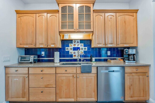 Building Photo - 1551 Wooded Acres Dr