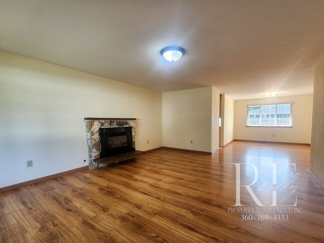 Building Photo - Spacious 4-Bedroom Rambler with Fenced Yar...