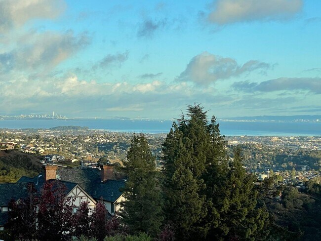 Building Photo - 100 Normandy Ct