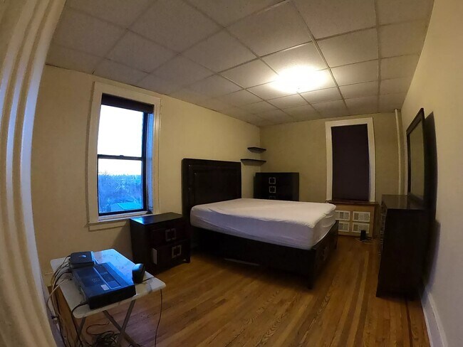 Building Photo - 901 Grand Ave