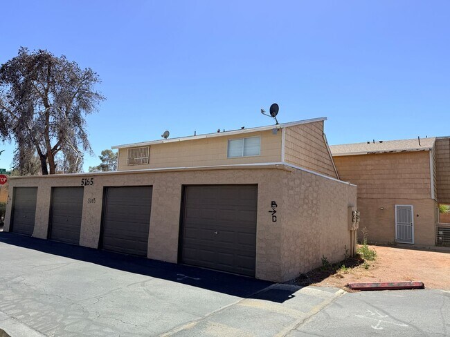 Building Photo - 5165 Gray Ln