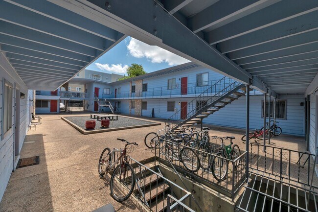 Building Photo - Great for Roommates!