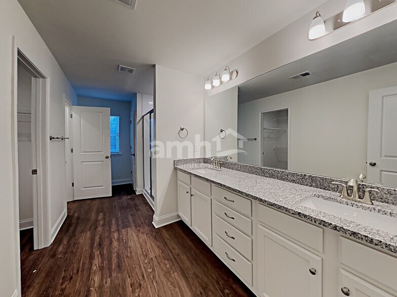 Building Photo - 123 Dog Path Trl