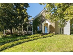 Building Photo - 2730 Glenhurst Ave