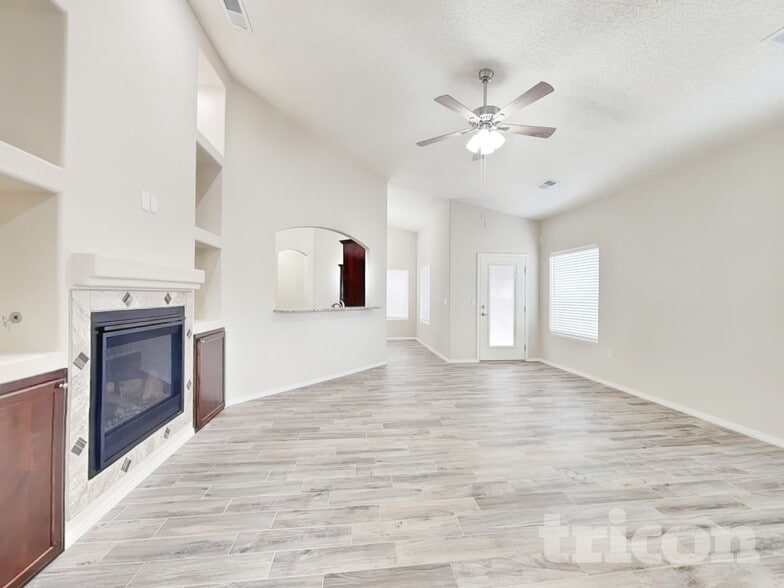 Building Photo - 981 Firewheel Ave SW