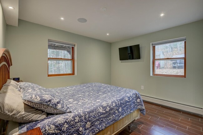 Building Photo - 30 Middle Shore Dr