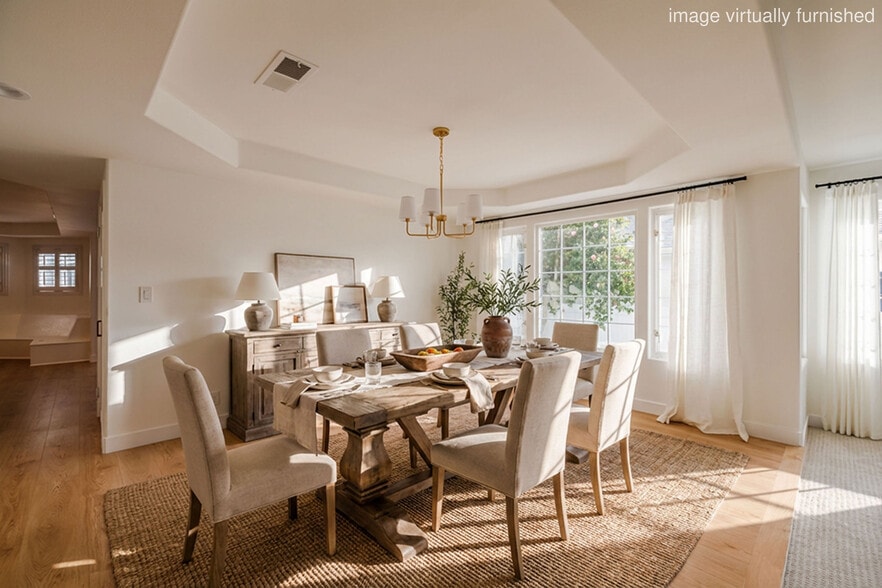 Building Photo - 1504 N Poinsettia Ave