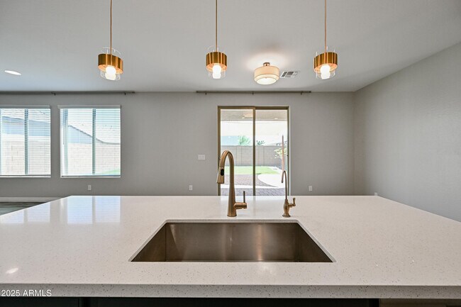 Building Photo - 14435 W El Cortez Pl