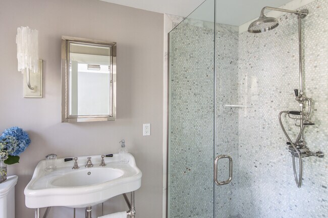 Building Photo - 274 Main St