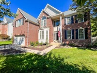 Building Photo - Lavish 5 Bed 3.5 bath Brick Single Family ...