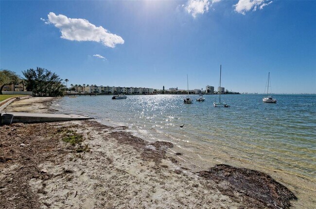Building Photo - 2700 Bayshore Blvd