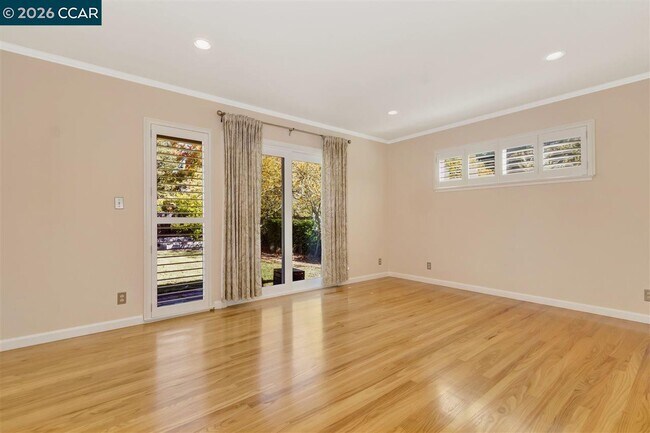 Building Photo - 241 Ivy Pl