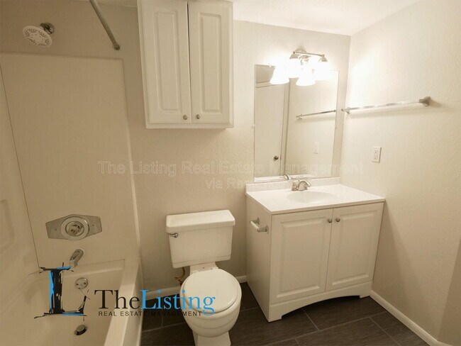 Building Photo - 637 Buoy Ln