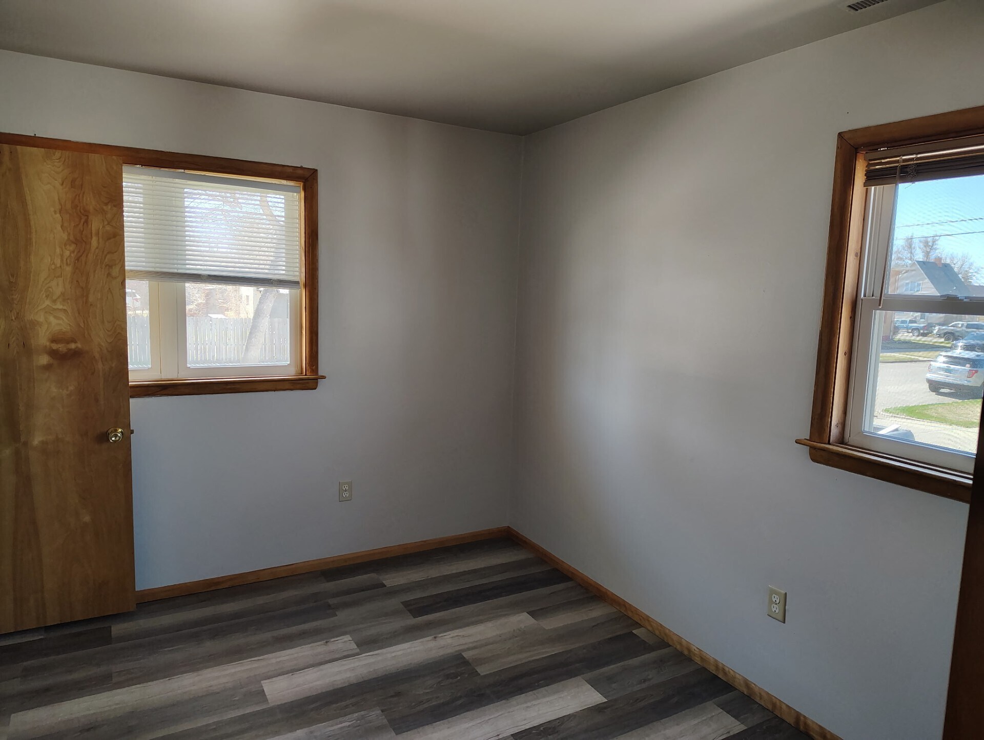 Building Photo - 8 8th St W