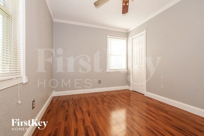 Building Photo - 5548 NE 58th St