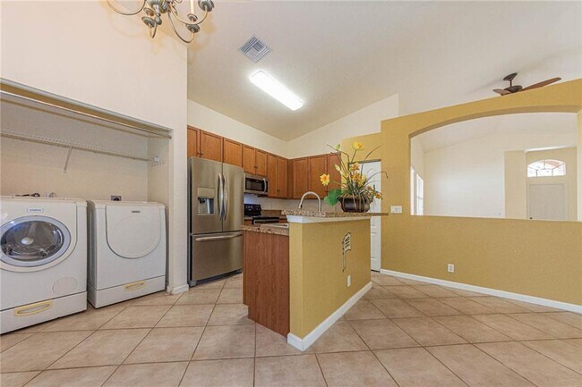 Building Photo - 5717 Spanish River Rd