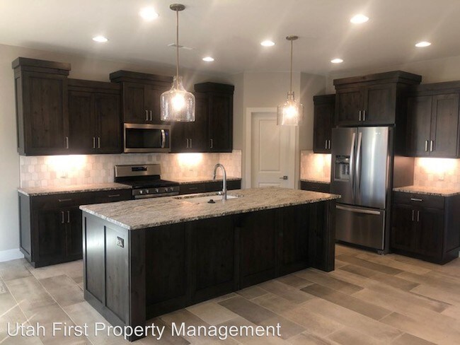 Building Photo - 4 br, 3 bath House - 358 S Buckthorn Lane