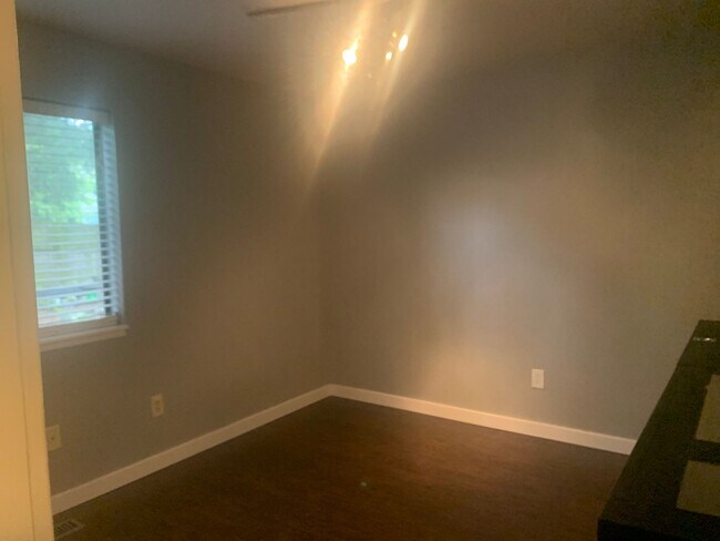 Building Photo - Newly Updated 2 Bed. 2 Bath Home on Fenced...