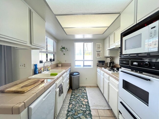 Building Photo - 2 bed, 1.5 bath in Riverside, CA!