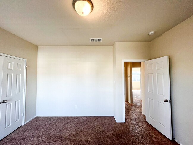 Building Photo - Available NOW!!!! This gorgeous home is located in The Landing Subdivision in Killeen. This home ...