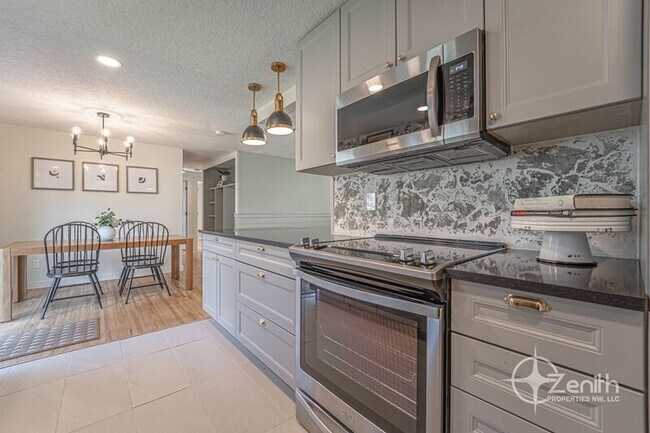 Building Photo - 1011 NE 82nd Ave