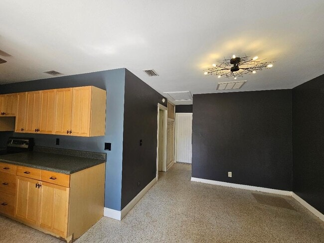 Building Photo - 4710 Spruce Ave