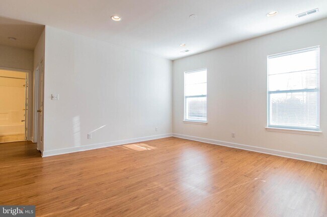 Building Photo - 1704 Shallcross Ave