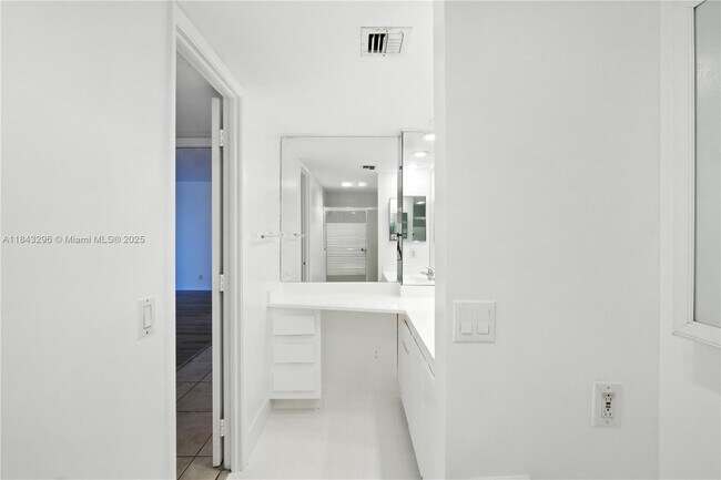 Building Photo - 3850 Oaks Clubhouse Dr