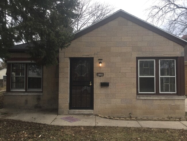 Building Photo - 2 Bedroom Single Family Home