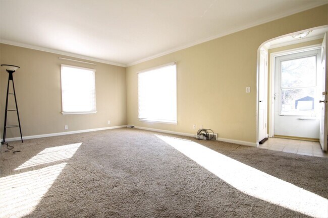 Building Photo - 3 Bedroom / 2 Bath Home! | Omaha, Ne