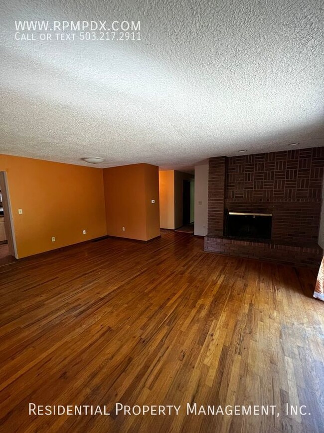 Building Photo - Upper-Level Mid Century Duplex Ranch - Ele...