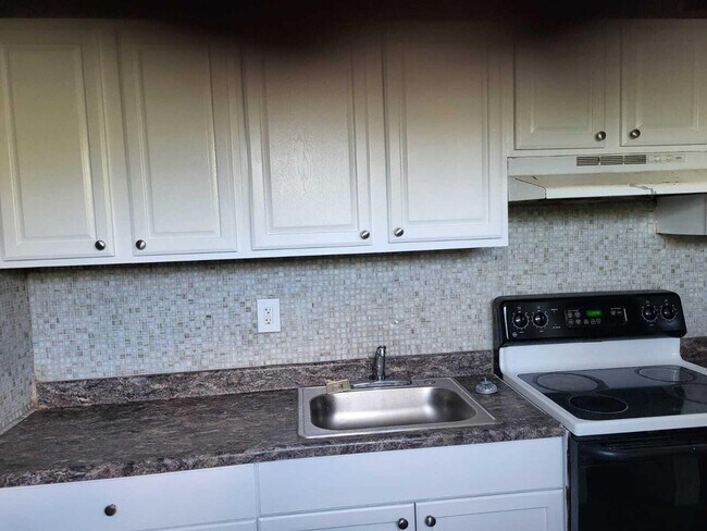 Building Photo - 720 47th St